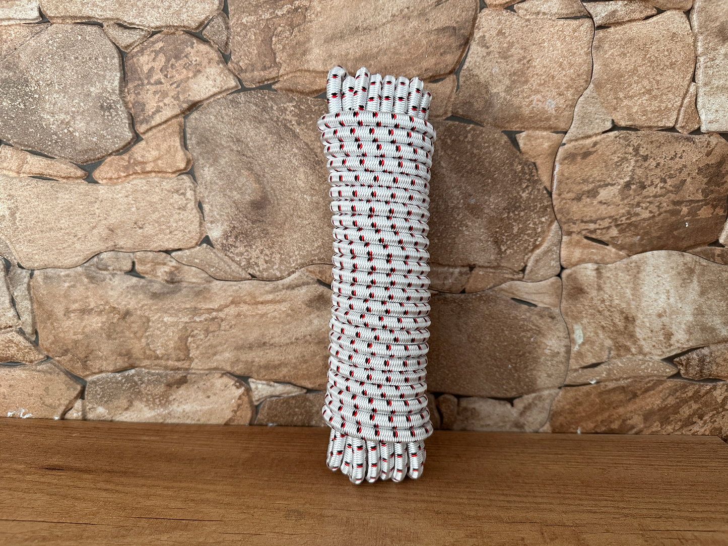Corde élastique, blanche, rouge et noire, ø8 mm × 10 m.