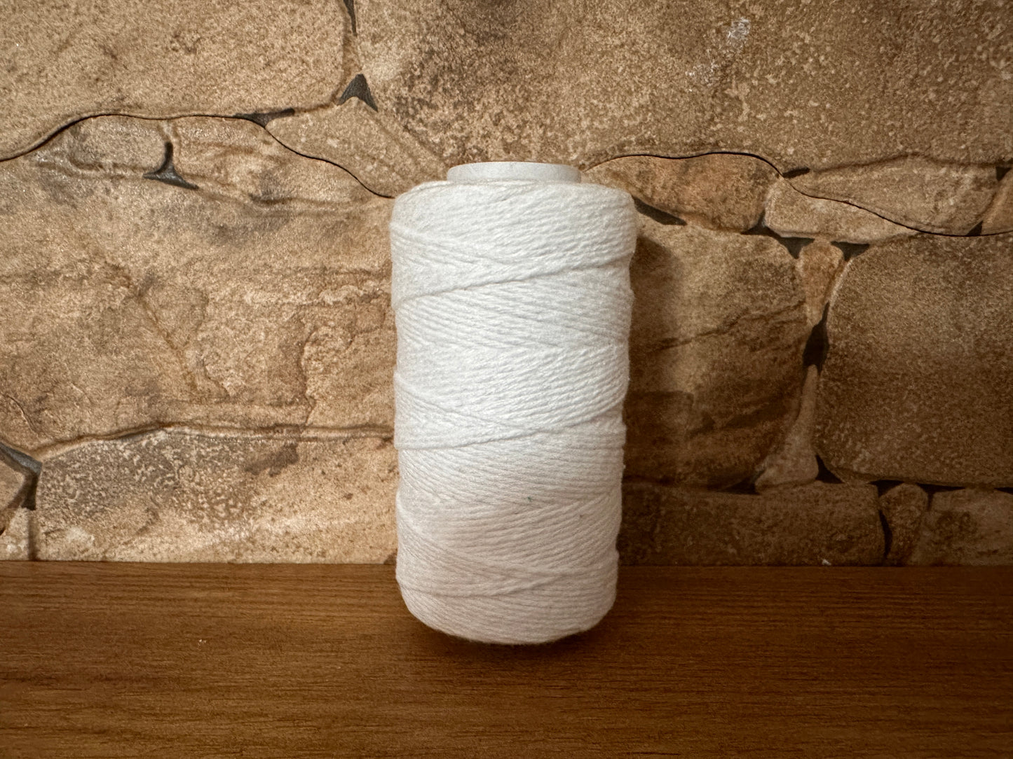 Fil de coton sur bobine, blanc, 2 mm × 100 m.