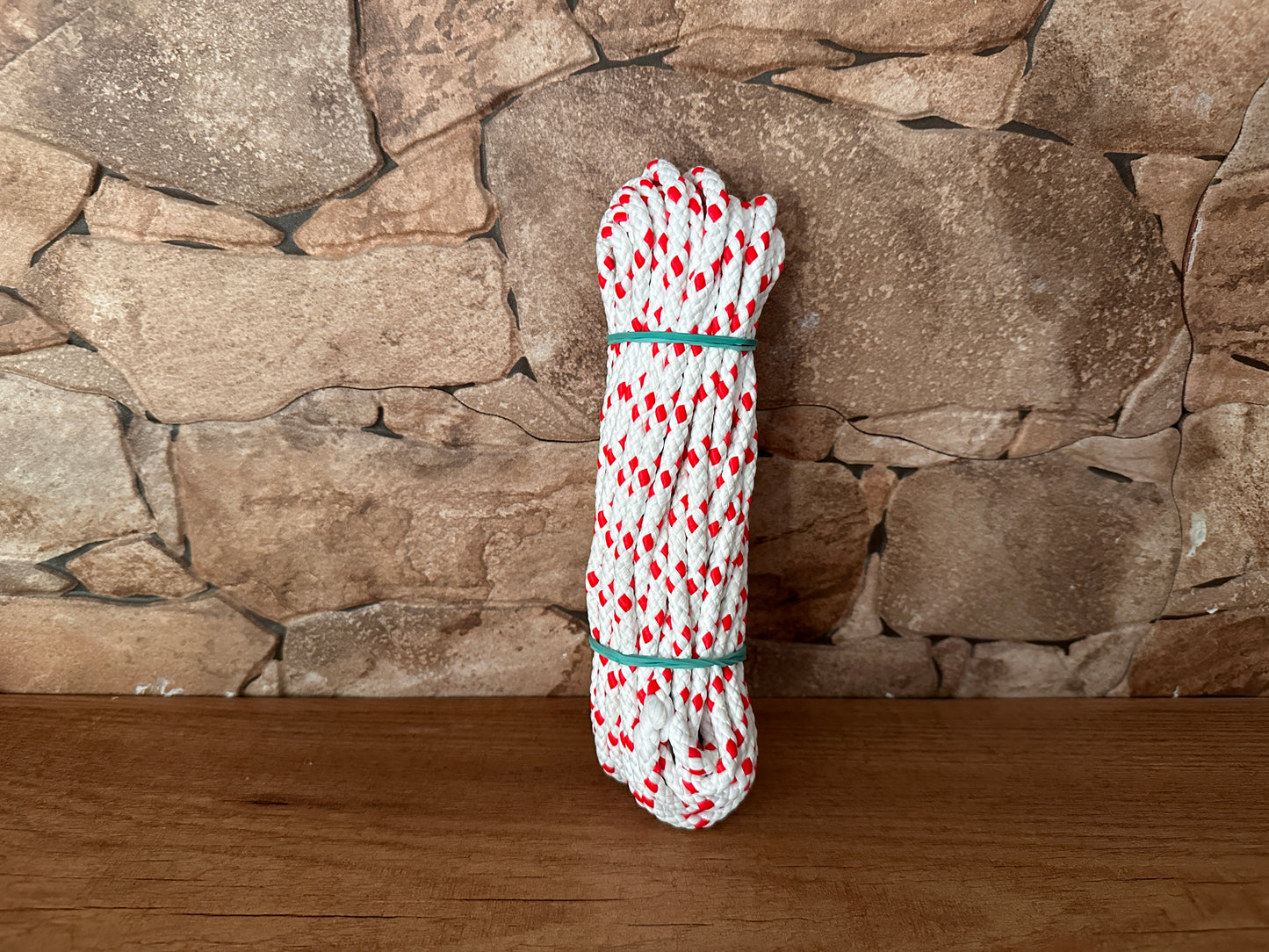 Cordón de poliéster mate, blanco y rojo, ø6 mm × 10 m.